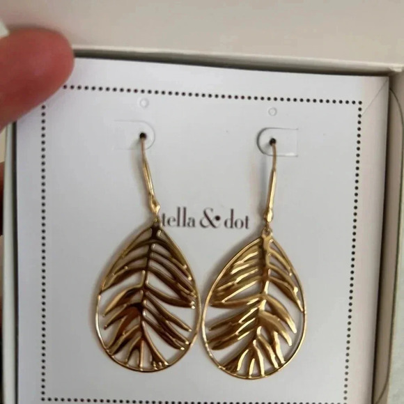 Stella and Dot Botanical Gold Filigree Earrings - Picture 5 of 5
